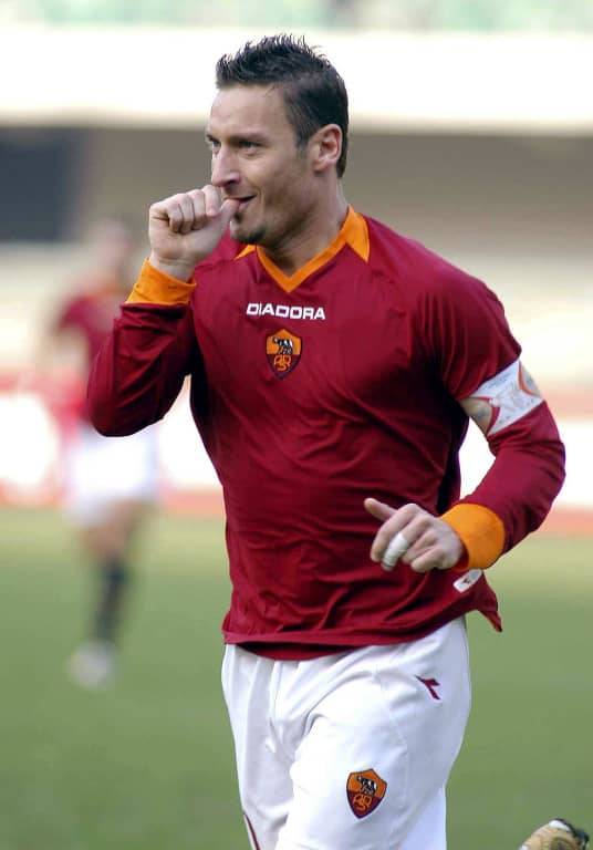 Toti proslavlja gol sisajući palac, foto: Guliver Toti proslavlja gol sisajući palac, foto: Guliver