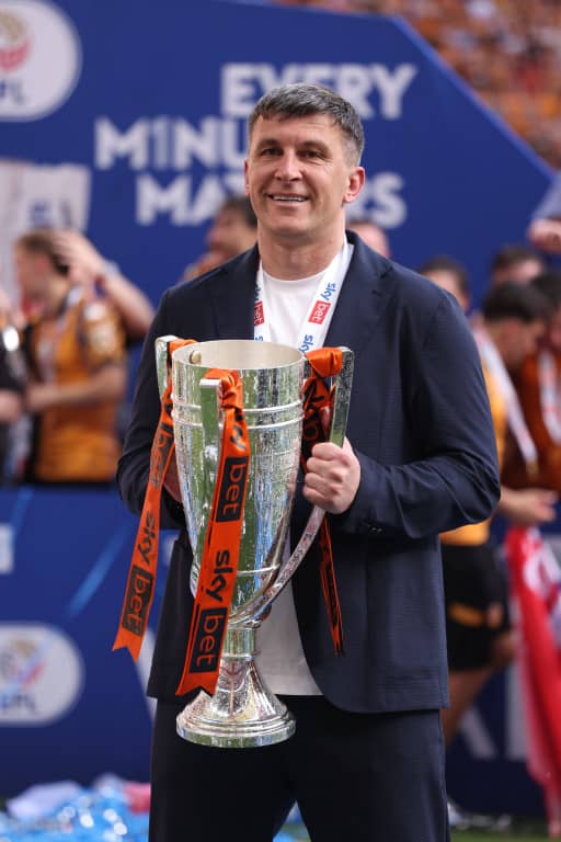 Jakirović sa peharom Championshipa, foto: Guliver Jakirović sa peharom Championshipa, foto: Guliver