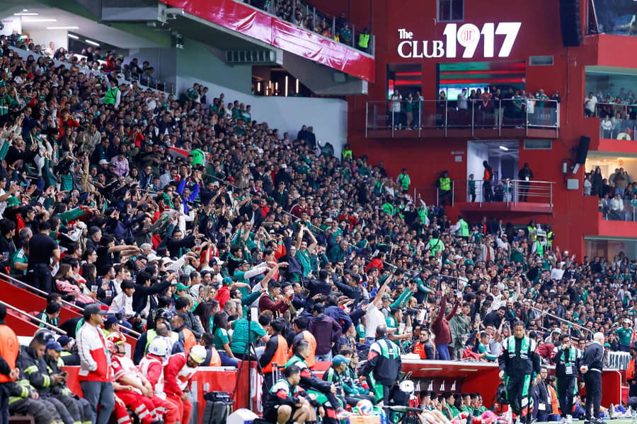 Meksički navijači u Tuluki na meču sa Srbijom (foto: Guliver/IMAGO/ImagenShop)