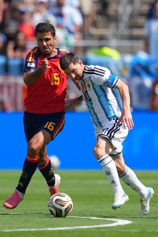 Rodri i Mesi u duelu, foto: Guliver/AP Photo/Julio Cortez Rodri i Mesi u duelu, foto: Guliver/AP Photo/Julio Cortez