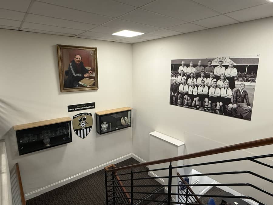 Stepenište Derek Pejvis stenda i centralno mesto za fotografiju Džimija Sirela (foto: Skaut sport) Jimmy Sirrel Notts County