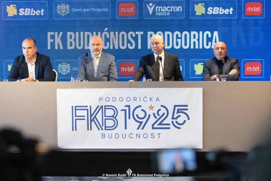 Foto: FK Budućnost - Božović i Maslovar sa rukovodiocima Foto: FK Budućnost - Božović i Maslovar sa rukovodiocima
