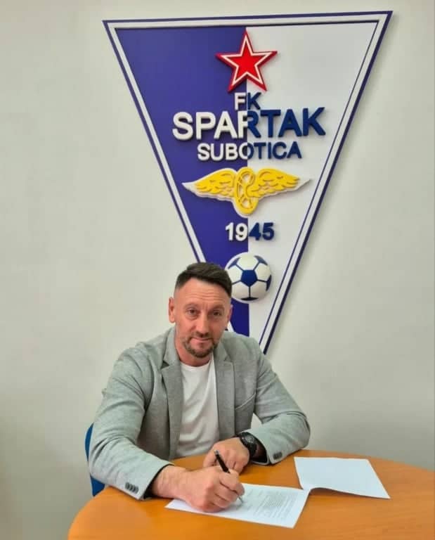 Pavićević na potpisivanju ugovora sa Spartakom - foto: FK Spartak Subotica Pavićević na potpisivanju ugovora sa Spartakom - foto: FK Spartak Subotica