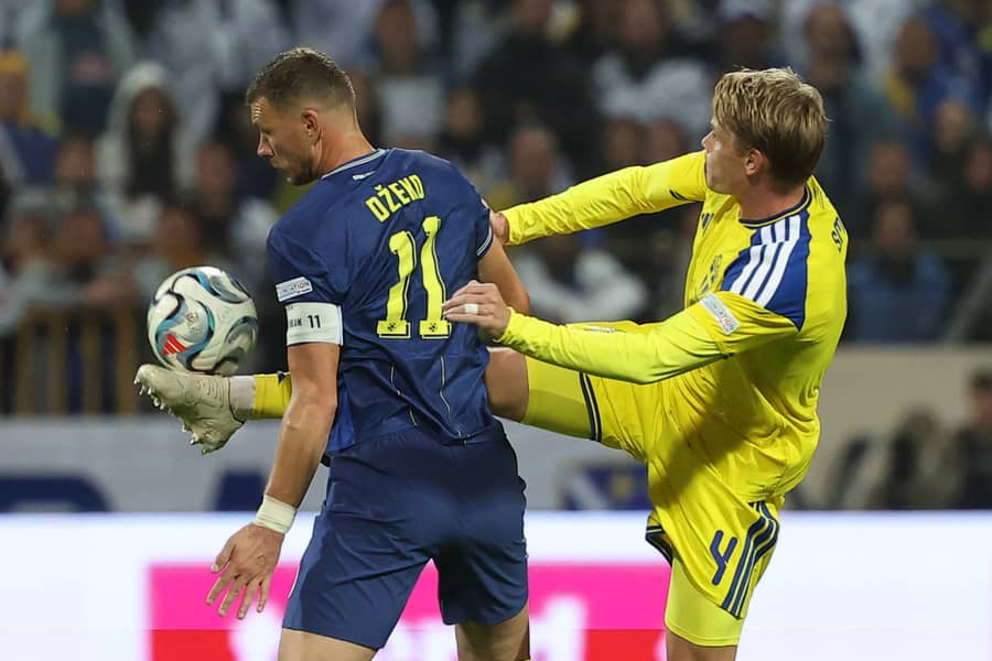 Džeko na oproštaju protiv Švedske, foto: Guliver/AP Photo/Armin Durgut Džeko na oproštaju protiv Švedske, foto: Guliver/AP Photo/Armin Durgut