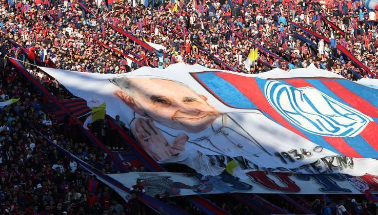 Navijači San Lorenca odaju poštu papi Franji FOTO:Guliver images