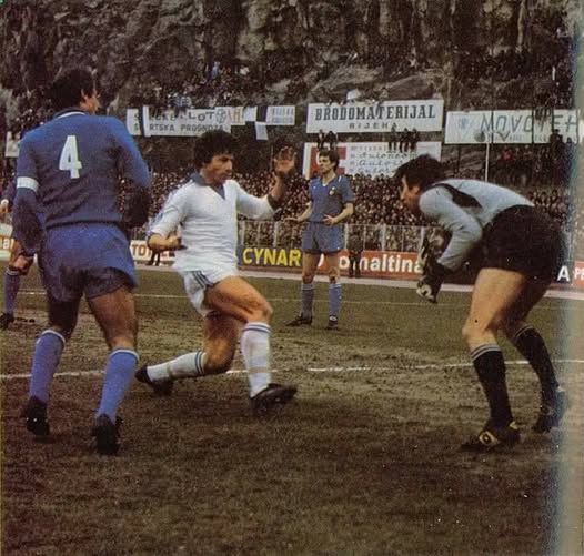 Rijeka - Juventus 0:0, 1/4 finale Kupa pobednika kupova, Milan Radović pred golom Dina Zofa, foto: Facebook: Istorija ex yu fudbala
