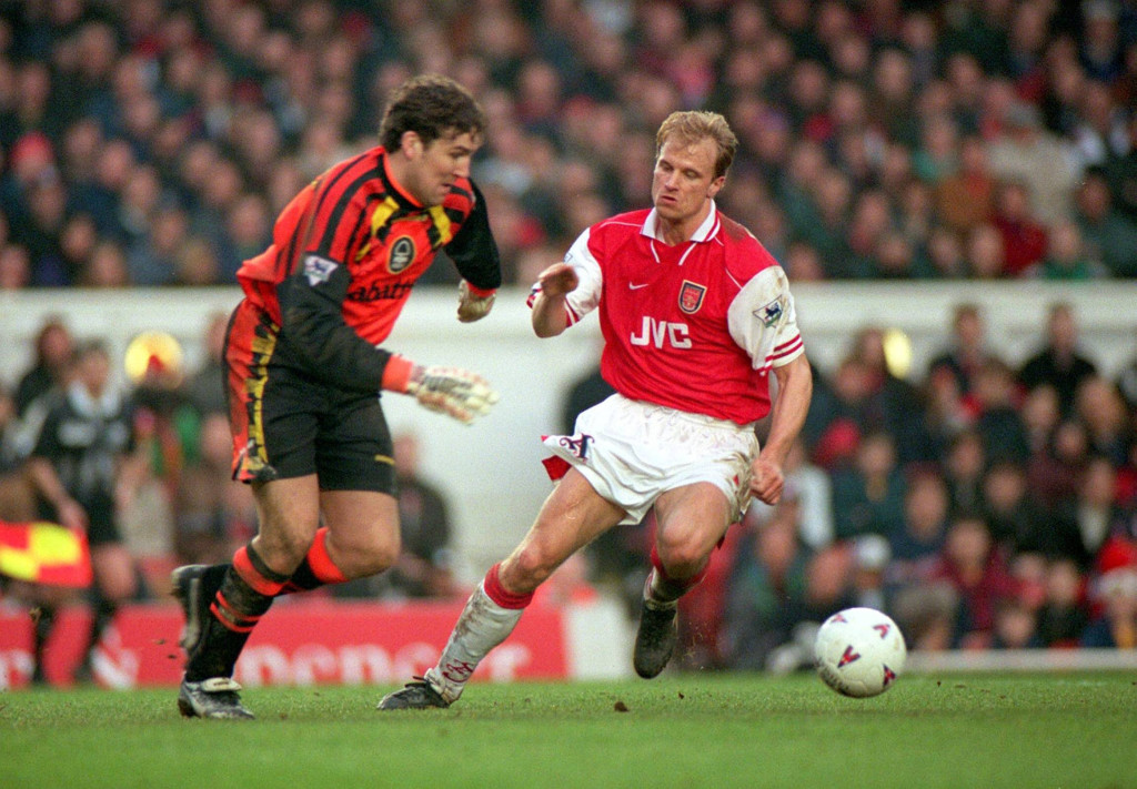 Mark Krosli u duelu sa Denisom Bergkampom (Guliver)