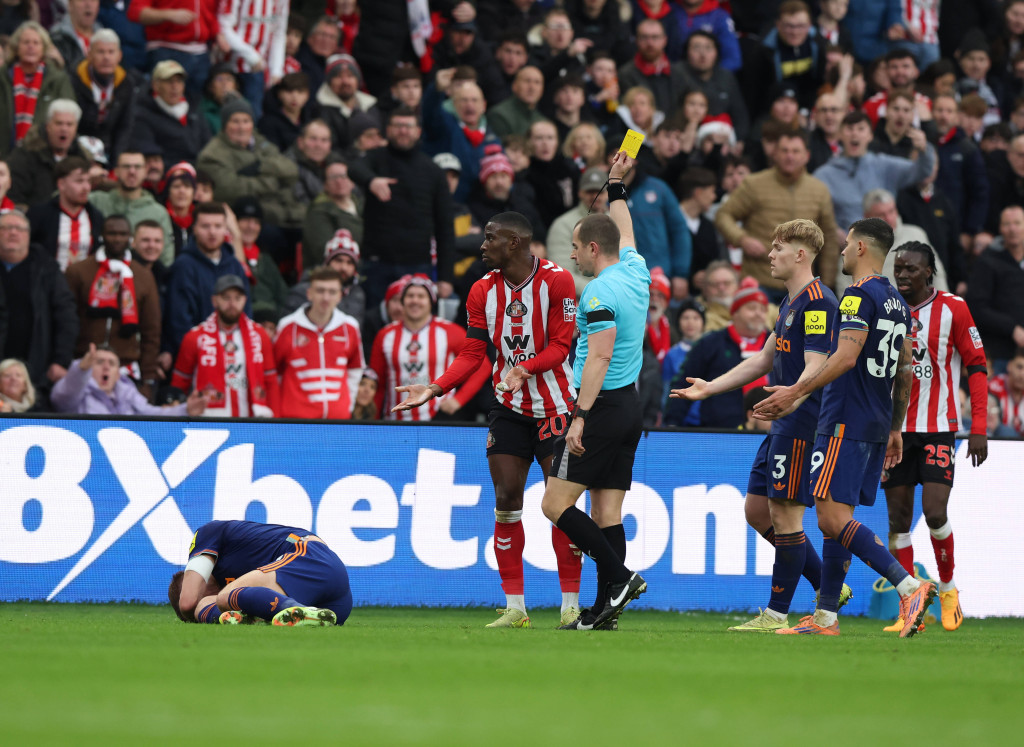 Žuti karton za Nordija Mukielea, foto: Guliver/ IMAGO/Nigel Roddis Žuti karton za Nordija Mukielea