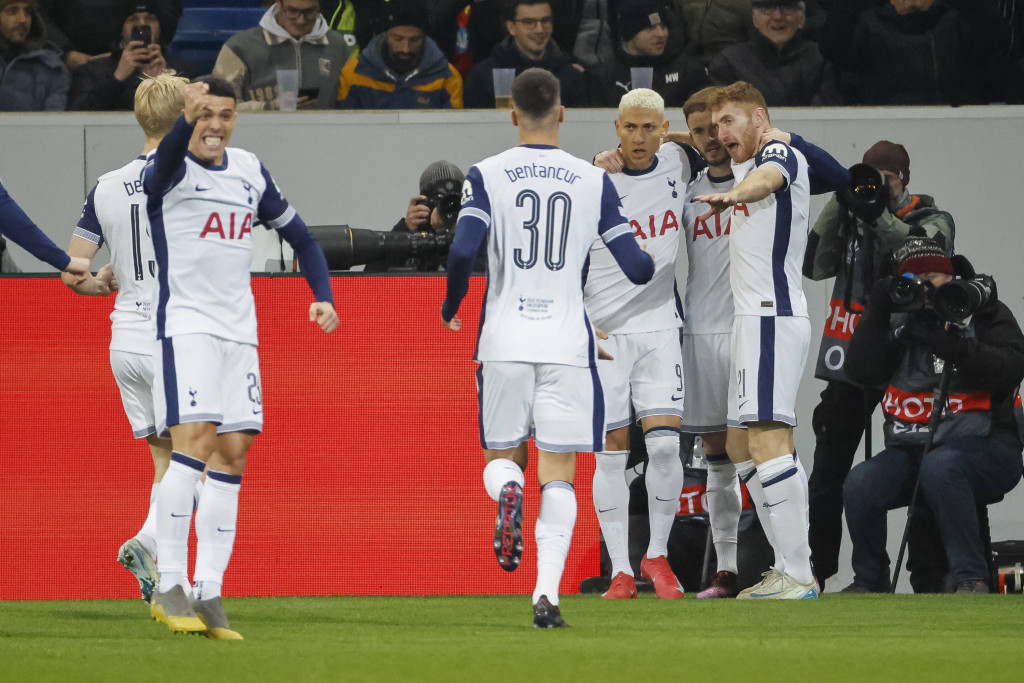 Ekipa Totenhema slavi gol, foto: Guliver/ IMAGO/Grant Hubbs Ekipa Totenhema slavi gol