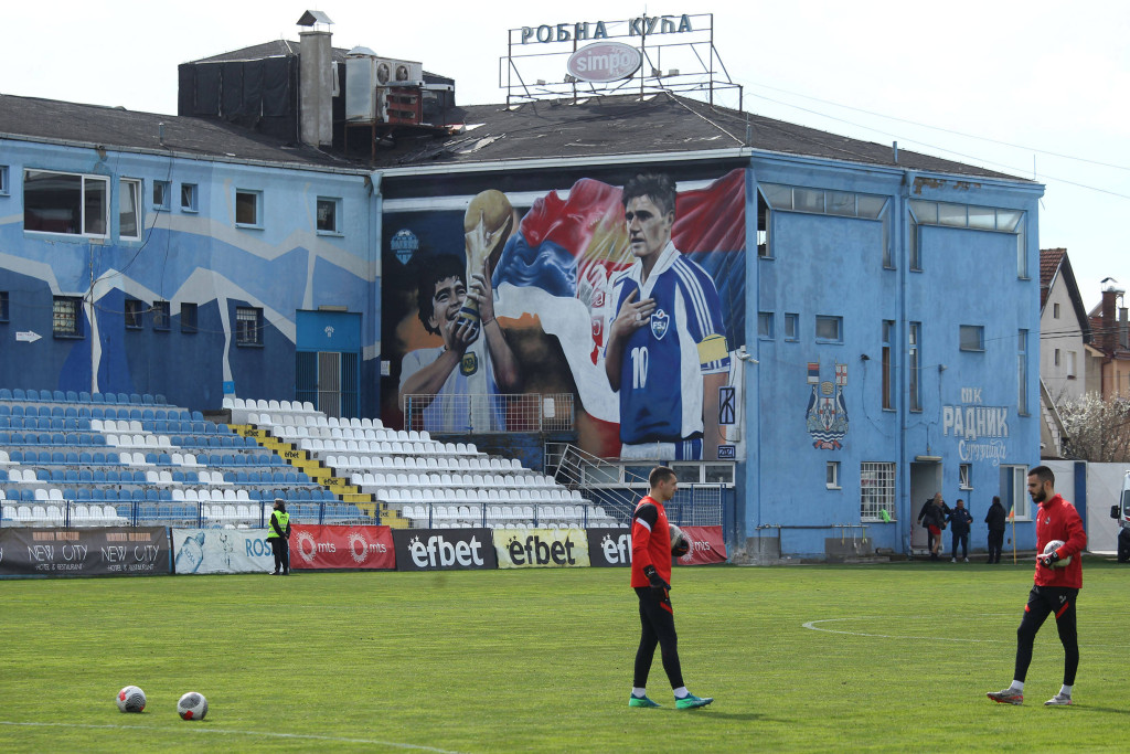 Maradona i Piksi rame uz rame: Stadion FK Radnik (Foto: Guliver) Maradona i Piksi rame uz rame: Stadion FK Radnik