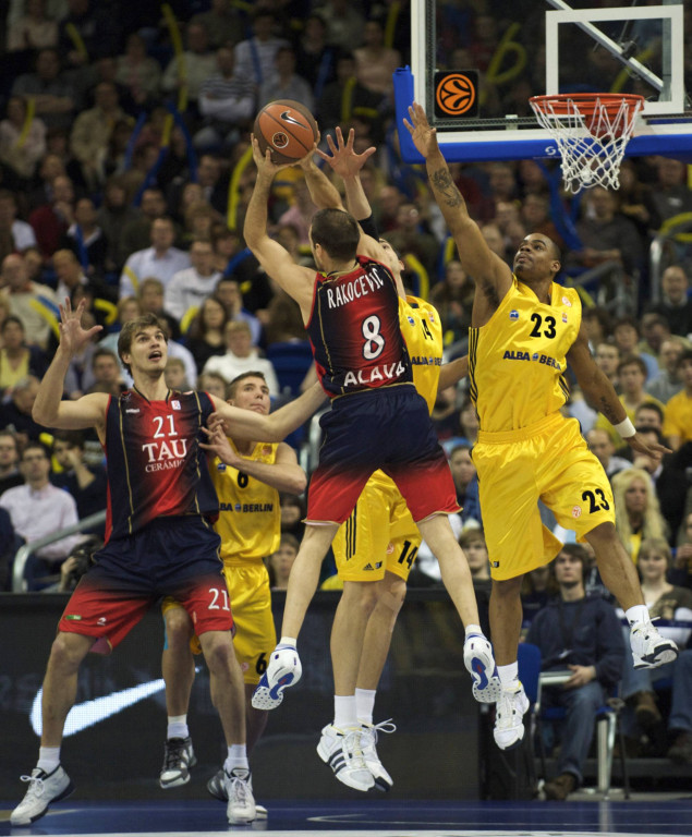 Igor Rakočević i Tijago Spliter u dresu Tau Keramike, foto: Guliver Igor Rakočević i Tijago Spliter u dresu Tau Keramike