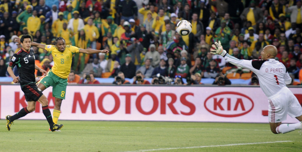Prvi gol Mundijala u Južnoj Africi - Šabalala (foto: Guliver) Tshabalala South Africa Mexico Fifa World Cup 2010