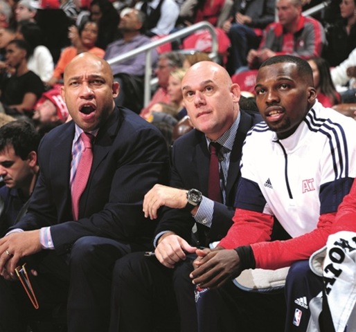 Neven Spahija i Dejvid Hem na klupi Atlanta Hoksa, foto: ATLANTA HAWKS MEDIA Neven Spahija i Dejvid Hem na klupi Atlanta Hoksa