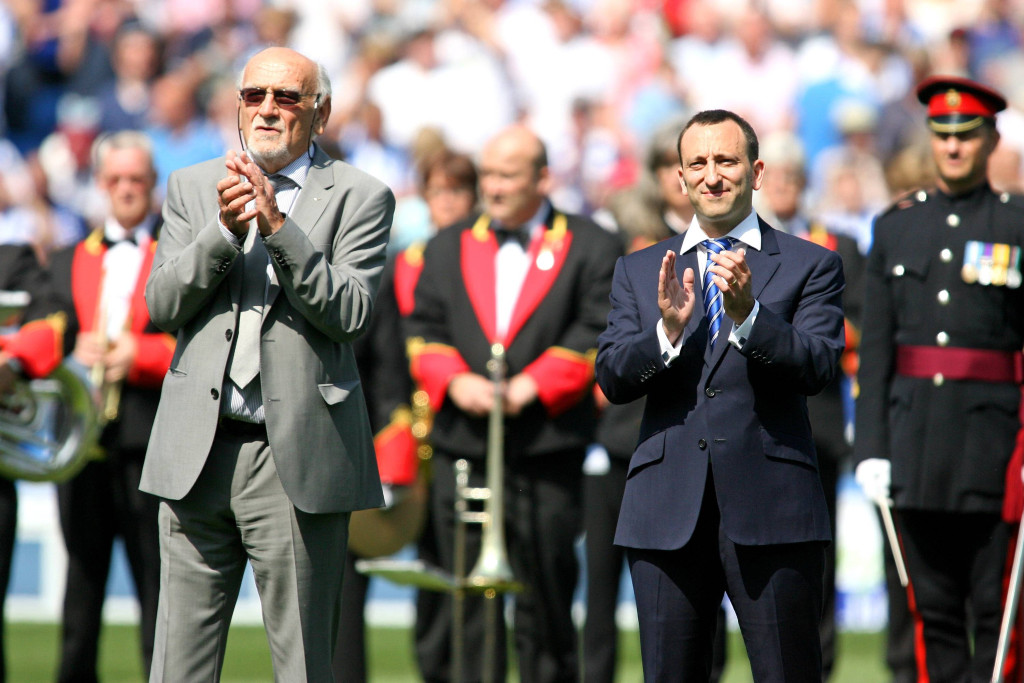 Toni Blum sa počasnim predsednikom Brajtona, Dikom Najtom (Guliver)