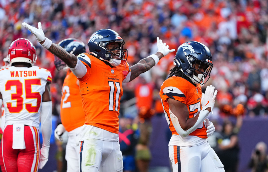 Igrači Denver Bronkosa, Frenklin i Meklohlin, proslavljaju tačdaun na utakmici sa Čifsima(Guliver/AP Photo/Jack Dempsey)