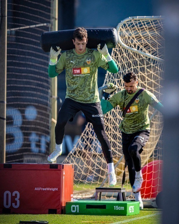 Golmani Valensije na treningu: Đulen Agirezabala i Stole Dimitrijevski (foto: Facebook/ Valencia C. F)